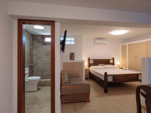 Iron/ironing board, travel crib, WiFi, bed sheets - Folegandros Galano Hideaway - Moniasma SeaViews (Ano Meria)