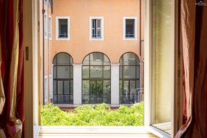 Front of property - Rental in Rome Baccina Apartment (Rome)