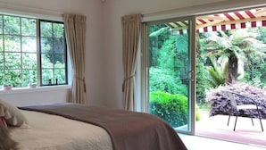 House, 5 Bedrooms, Balcony, Garden View - Serene Whangarei Lifestyle Luxurious Modern Home With Trees and Garden Views (Glenbervie)