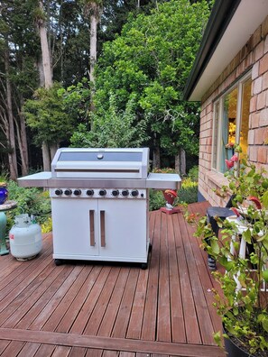 House, 5 Bedrooms, Balcony, Garden View | BBQ/picnic area - Serene Whangarei Lifestyle Luxurious Modern Home With Trees and Garden Views (Glenbervie)