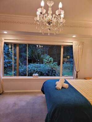 House, 5 Bedrooms, Balcony, Garden View