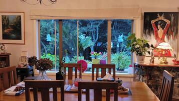 House, 5 Bedrooms, Balcony, Garden View | Dining room