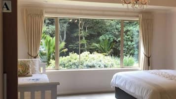 Nhà, 5 phòng ngủ, ban công, quang cảnh vườn