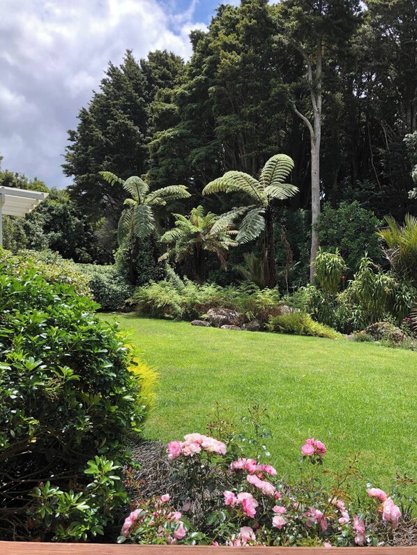 House, 5 Bedrooms, Balcony, Garden View | Taman