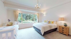 Hus, 5 soverom, balkong, hageutsikt