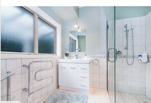 Casa, 5 quartos, sacada, vista para o jardim | Banheiro