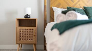1 chambre, bureau, fer et planche à repasser, accès au Wi-Fi (inclus)