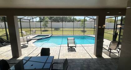 6 BR villa with Private Pool and Game Room in BALMORAL RESORT-Haines City.