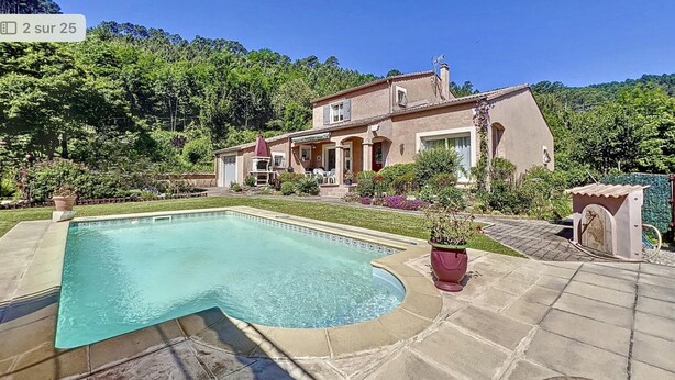 A house with a swimming pool, surrounded by a garden and trees. - Lovely, cosy villa in the Cévennes (Chamborigaud)
