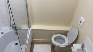 Apartment, 1 Bedroom, Accessible, Smoking | Bathroom