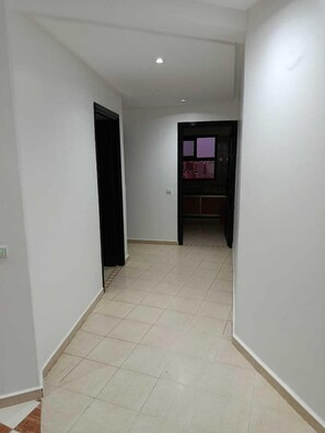 Individuelt dekorert, individuelt innredet og skrivebord for bærbar PC