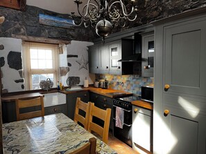 雪櫃、微波爐、焗爐、爐具