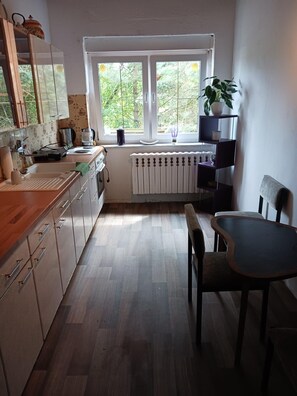 Kühlschrank, Mikrowelle, Geschirrspüler