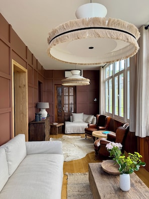 Smart TV 43-inci dengan saluran TV digital