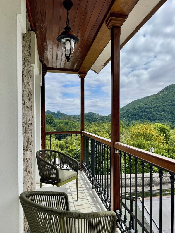 Chambre Double Supérieure, salle de bains privée, vue vallée
