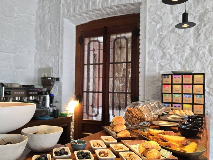 Tägliches Frühstücksbuffet gegen Gebühr