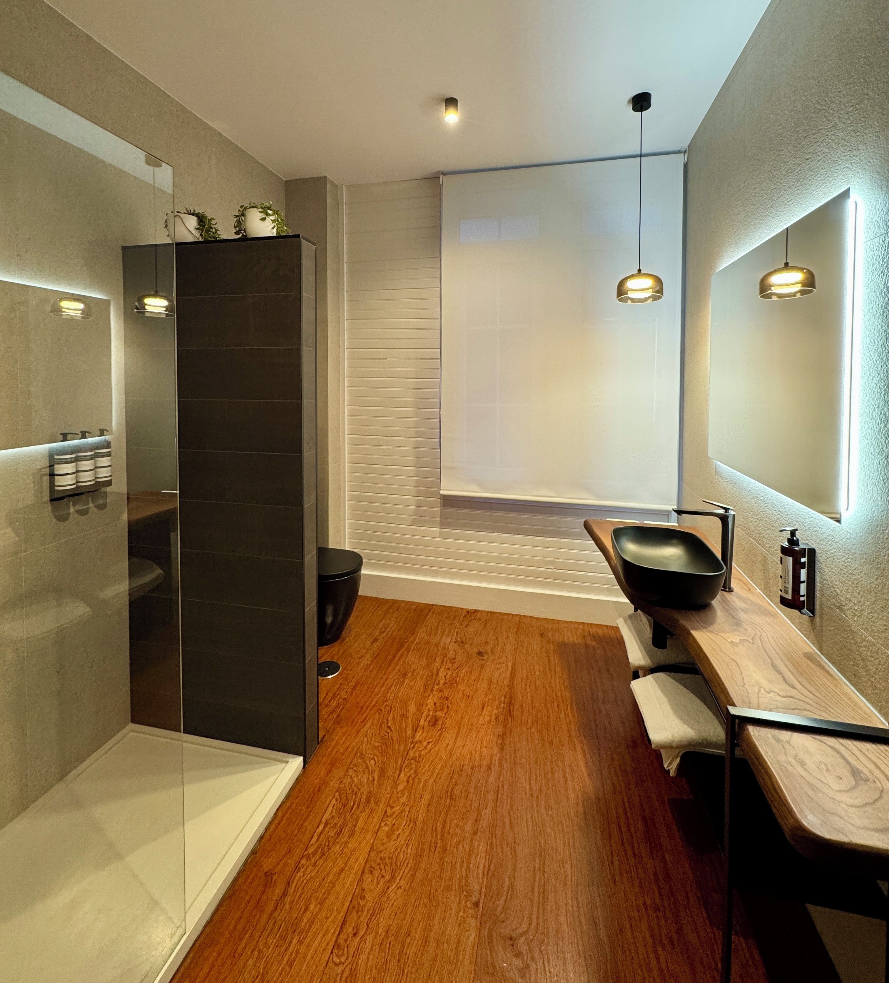 Deluxe Room, Private Bathroom, Valley View | Bathroom | Shower, hair dryer, slippers, towels