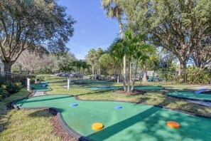 Villa, 6 Bedrooms | Property grounds