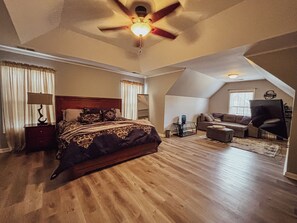 4 bedrooms, iron/ironing board, WiFi, bed sheets
