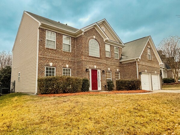 Exterior - Family & Racing Excitement Await (Charlotte)