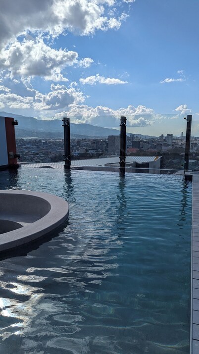 Modern Apartment in the gastronomic heart of Barrio Escalante + Pool, Gym