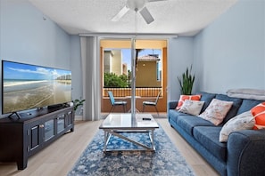 TV connectée, lecteur de DVD, livres, chaßne hi-fi