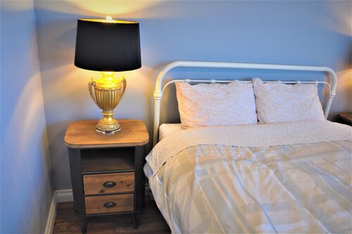 Cozy 2BR in downtown Richmond/Free PKG/Cozy two bedrooms across Richmond Centre