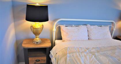 Cozy 2BR in downtown Richmond/Free PKG/Cozy two bedrooms across Richmond Centre