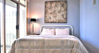 Cozy 2BR in downtown Richmond/Free PKG/Cozy two bedrooms across Richmond Centre