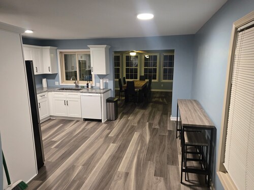 3-bedroom house in charming Jamestown with easy access to boat ramp!