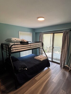 3 chambres, fer et planche à repasser, accès Internet, draps fournis