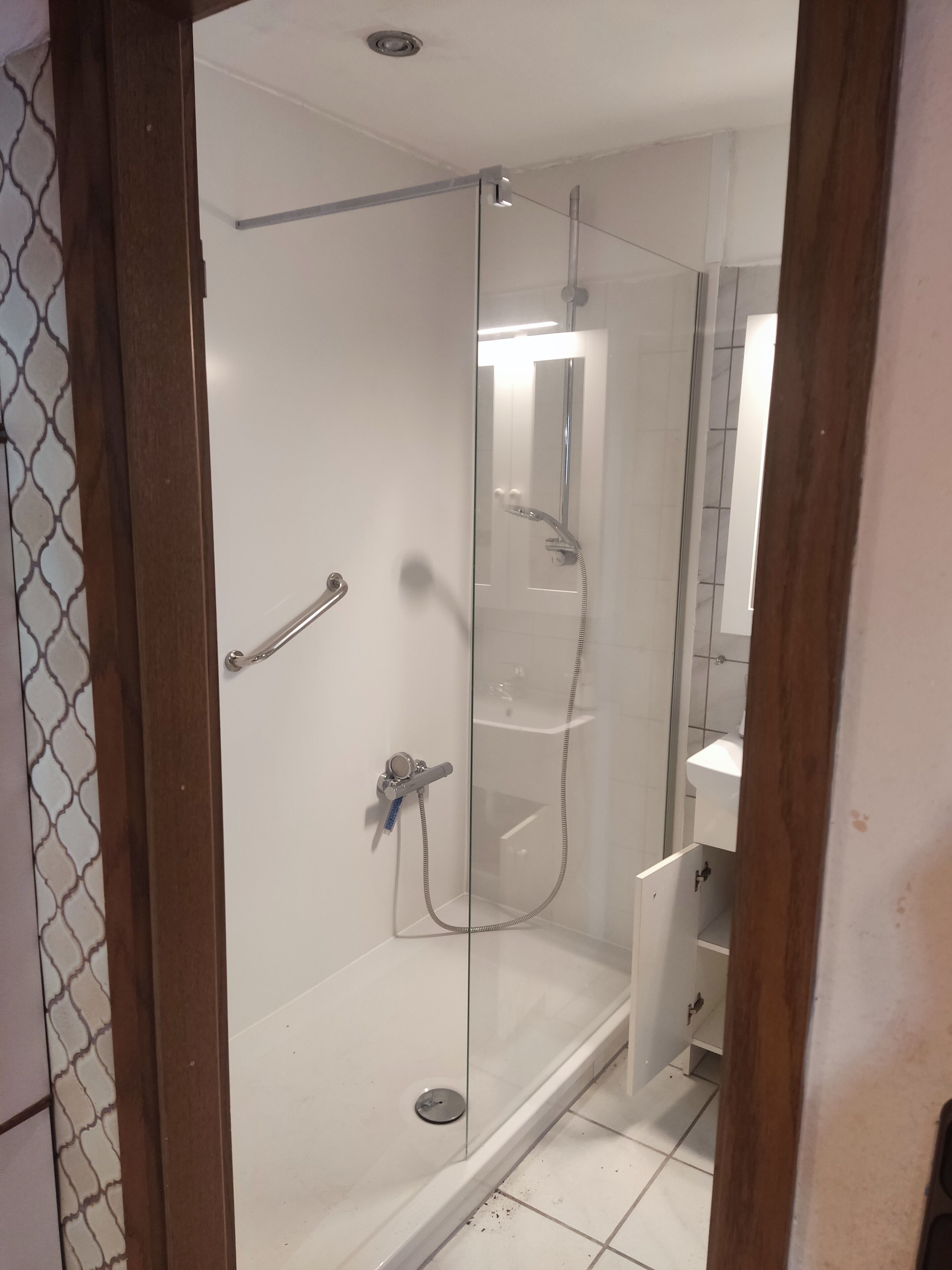 Dusche, Handtücher, Seife, Toilettenpapier