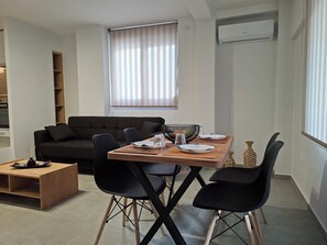 Dining - Christina's Home near the sea (Alimos)