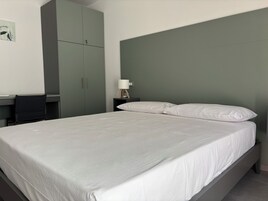 雙人或雙床房, 1 張加大雙人床, 非吸煙房, 花園景觀 | 書桌、筆電工作空間、免費無線上網