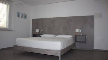 Desk, laptop workspace, free WiFi