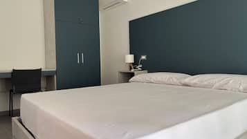 Desk, laptop workspace, free WiFi