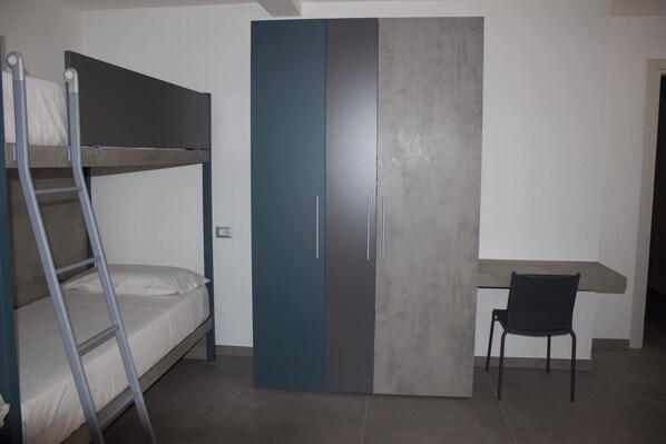 Comfort Quadruple Room | Desk, laptop workspace, free WiFi