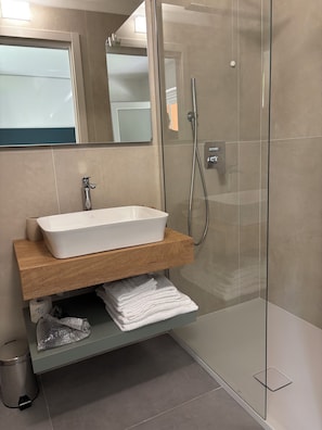 Double or Twin Room, 1 Queen Bed, Non Smoking, Garden View | Bathroom | Shower, hair dryer, towels, soap