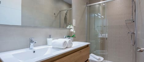 Departamento (2 Bedrooms) | Baño | Regadera