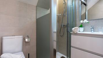 Apartment (1 Bedroom) | Bathroom | Shower