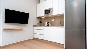 Apartment (1 Bedroom) | Private kitchen | Microwave, high chair
