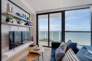 Condo, 2 Bedrooms, Accessible, Smoking | Living room