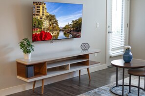 Interior - Prime Tempe Location 1BR Near ASU, Town Lake & Dining (Tempe)