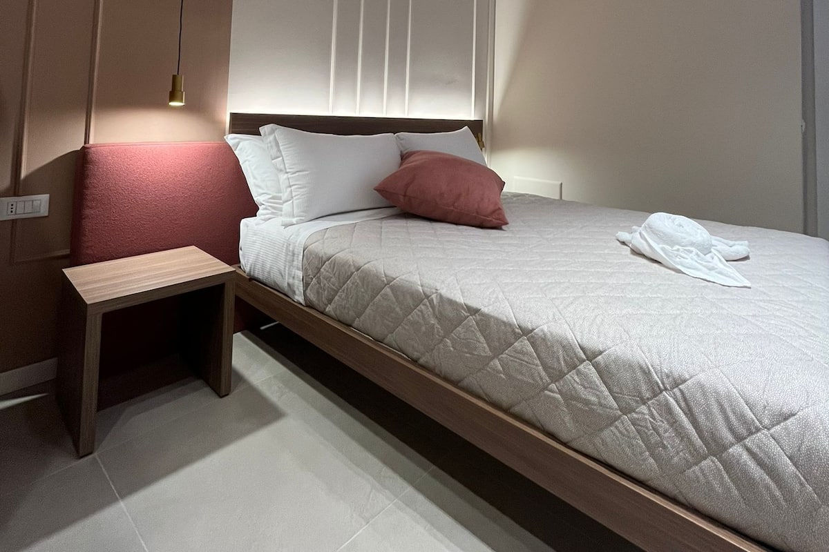 Standard Double Room | In-room safe, desk, laptop workspace, blackout drapes