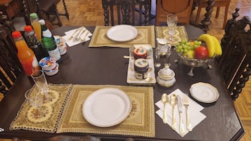 Daily continental breakfast (EUR 7.99 per person)