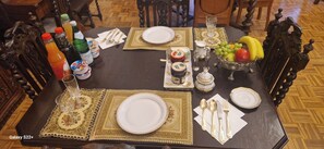 Daily continental breakfast (EUR 7.99 per person)