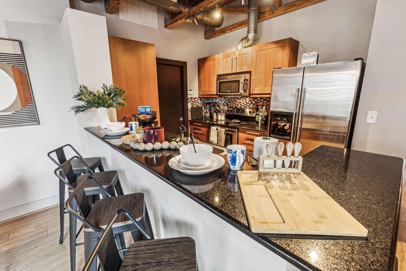 Réfrigérateur, micro-ondes, four, plaque de cuisson