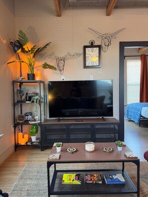 2 Schlafzimmer, Schreibtisch, Bügeleisen/Bügelbrett, Reisekinderbett
