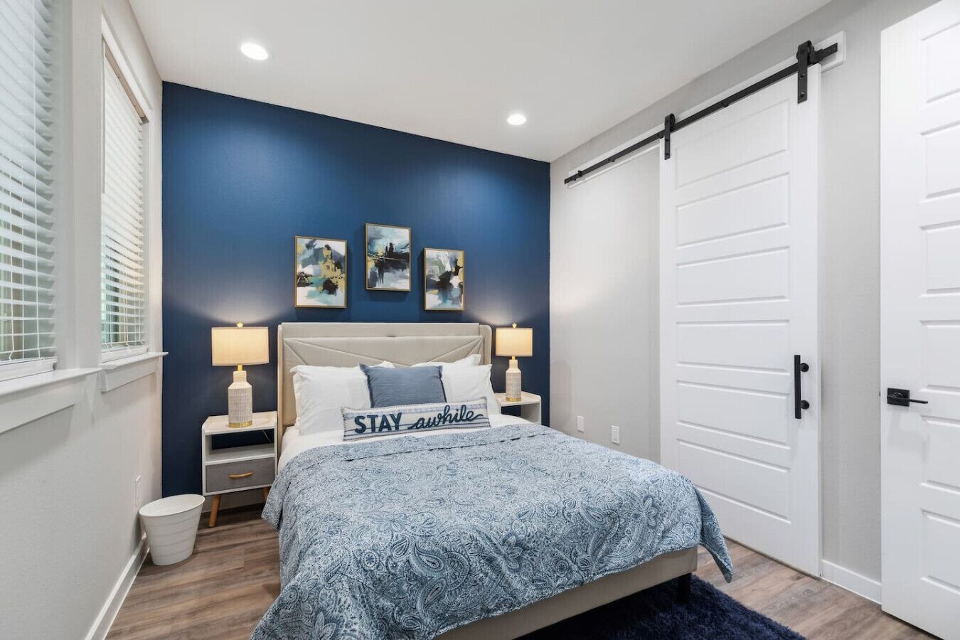 2 Schlafzimmer, Schreibtisch, Bügeleisen/Bügelbrett, Reisekinderbett