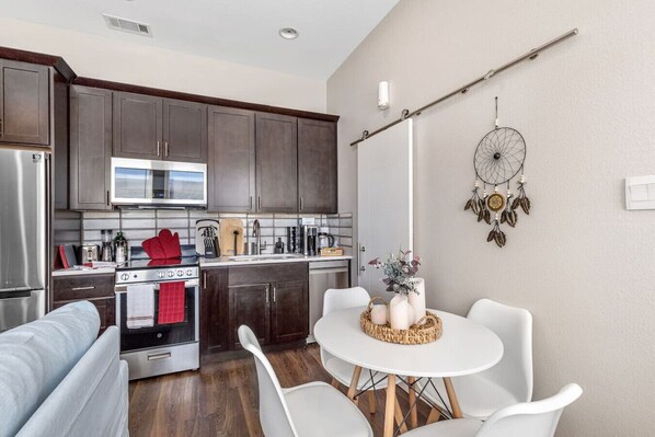 Fridge, microwave, oven, stovetop